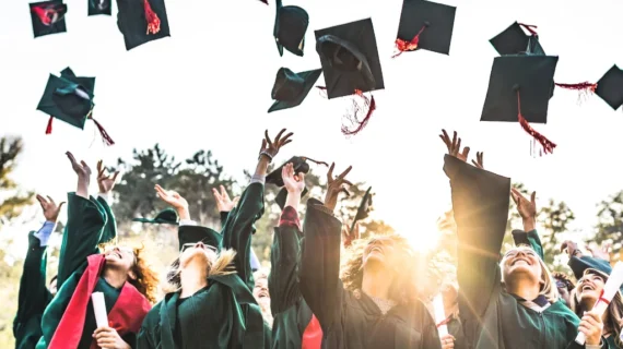 Skill Gap di Dunia Kerja: Mengapa Lulusan Konvensional Kalah Cepat dari Pendidikan Berbasis Praktik